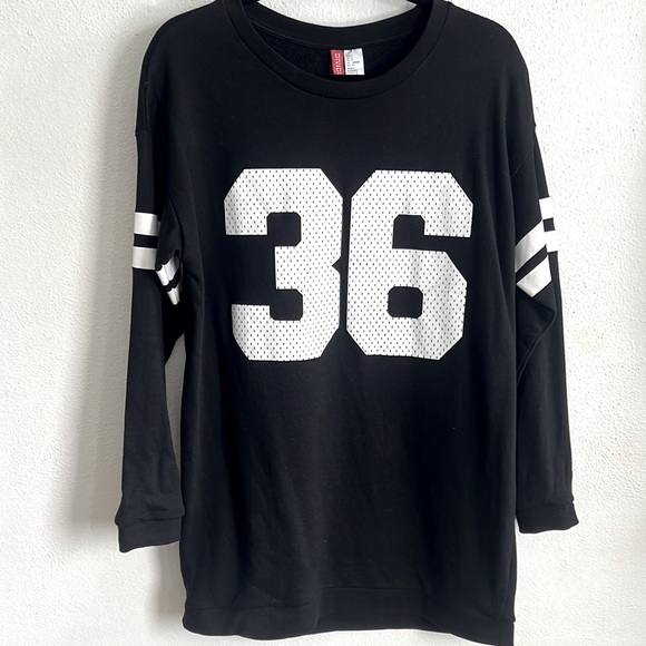 H&M Tops - H&M sweatshirt